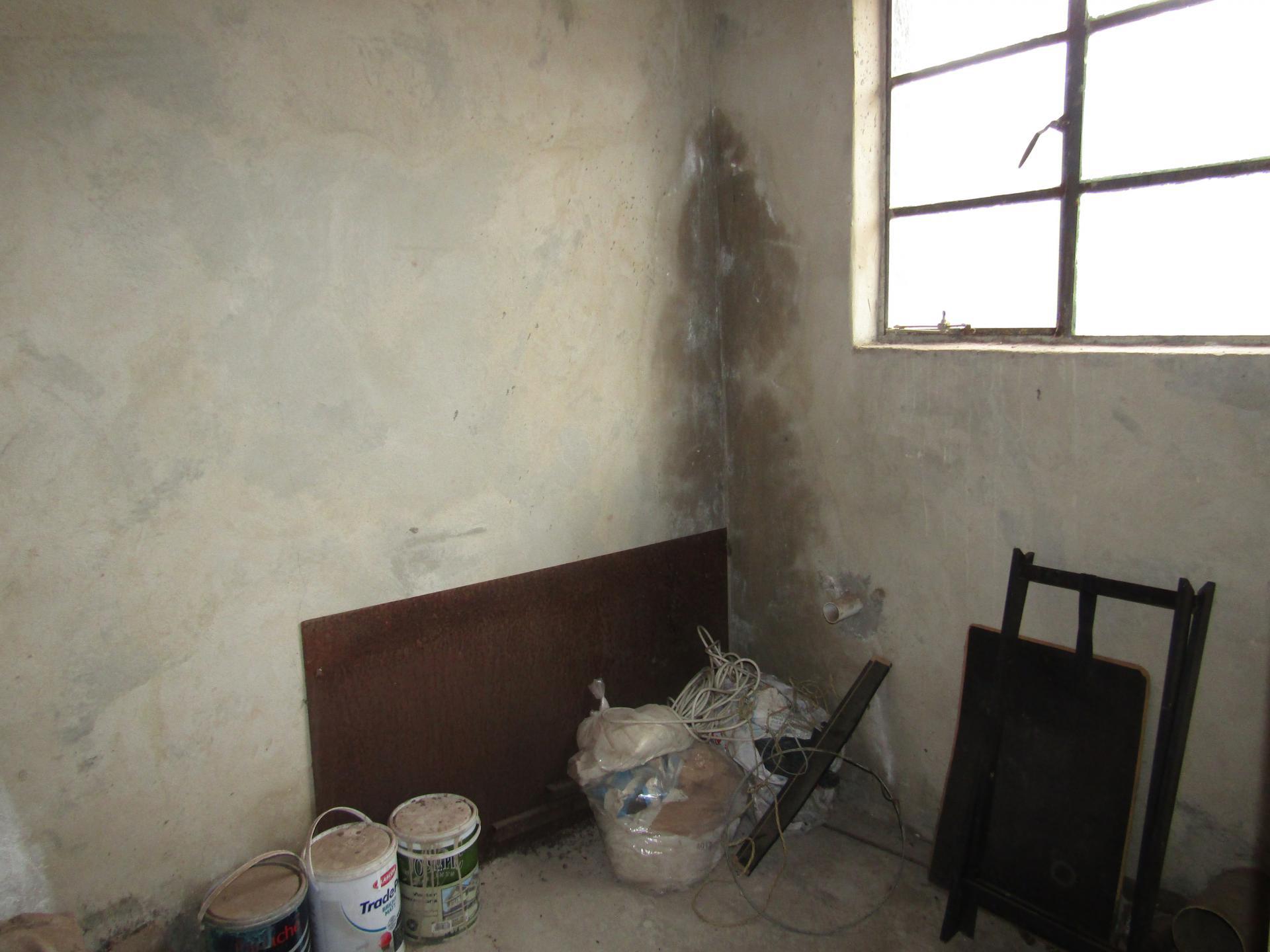 Bathroom 1 - 3 square meters of property in Brixton