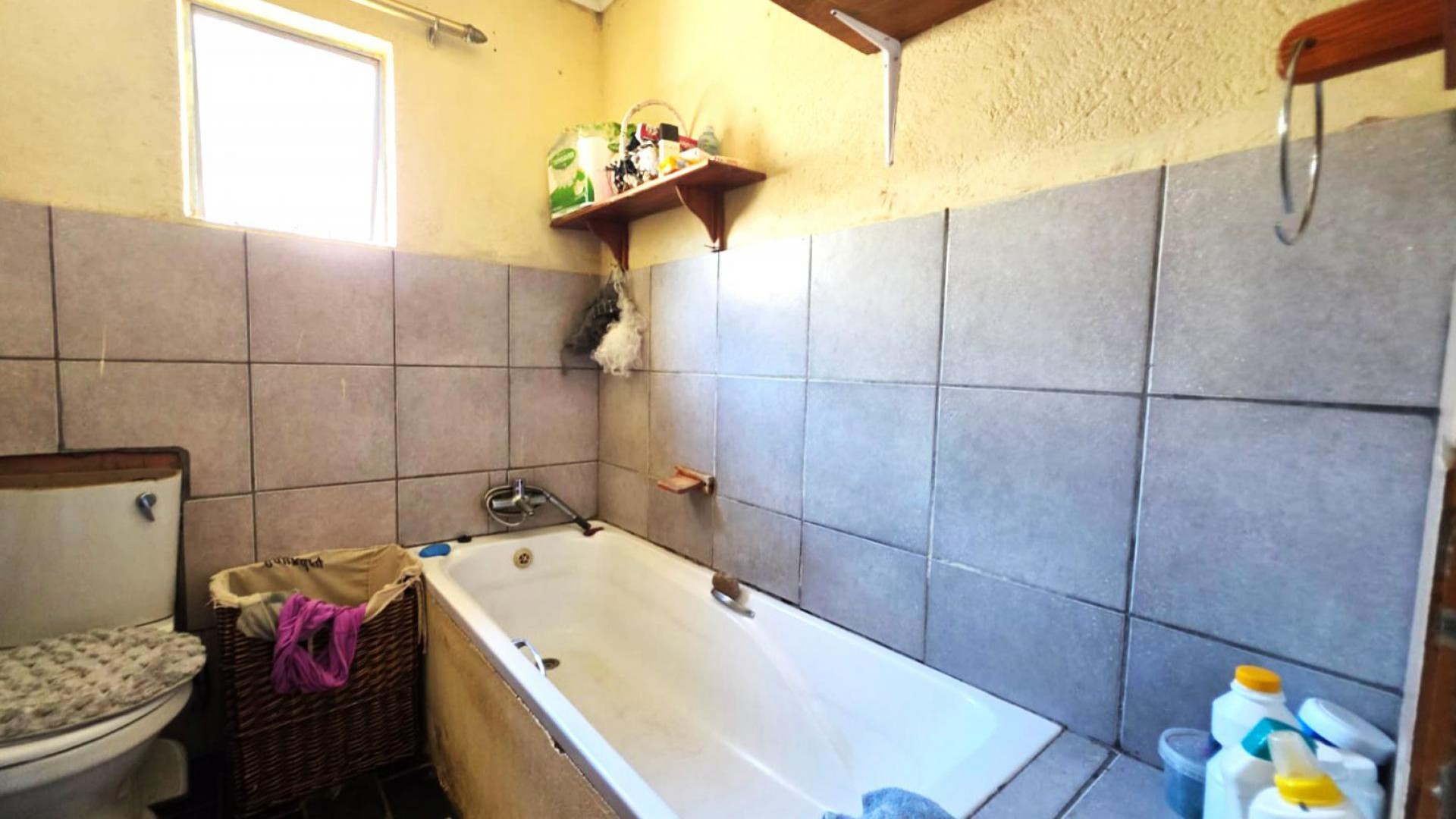Bathroom 1 of property in Lephalale (Ellisras)
