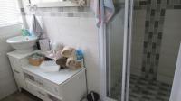 Bathroom 1 - 6 square meters of property in Goedeburg