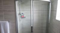 Main Bathroom - 10 square meters of property in Goedeburg