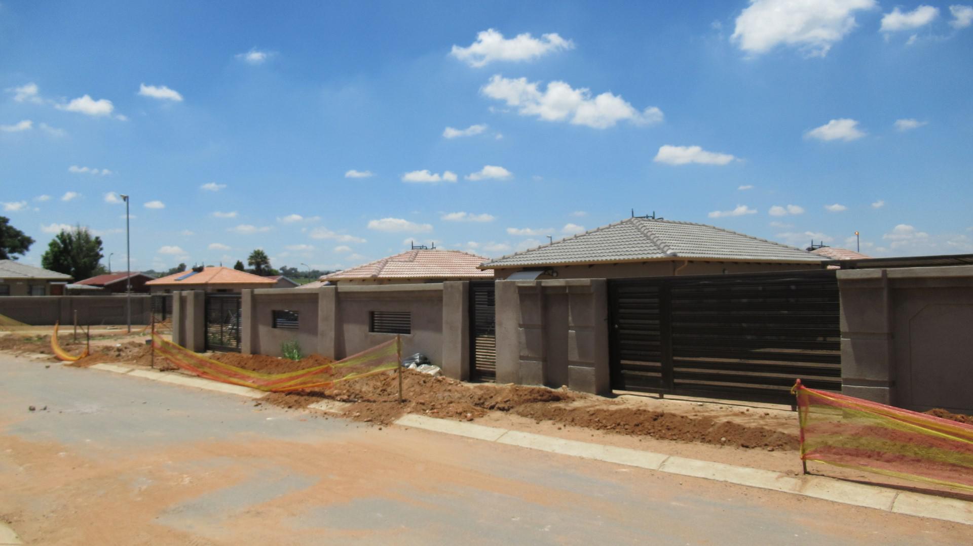 Front View of property in Delmore Park