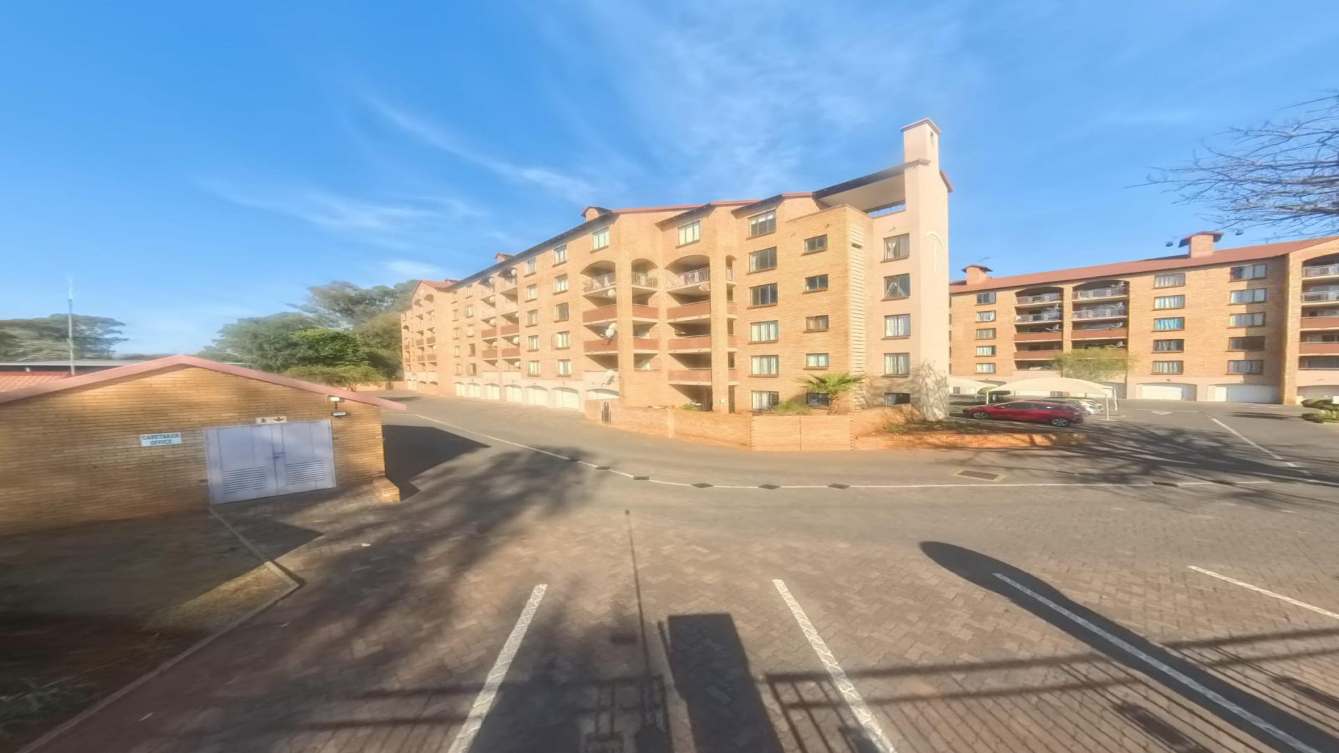 Front View of property in Die Hoewes