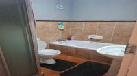 Bathroom 1 of property in Die Hoewes