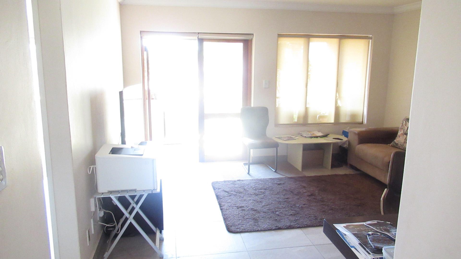 Lounges - 23 square meters of property in Lone Hill