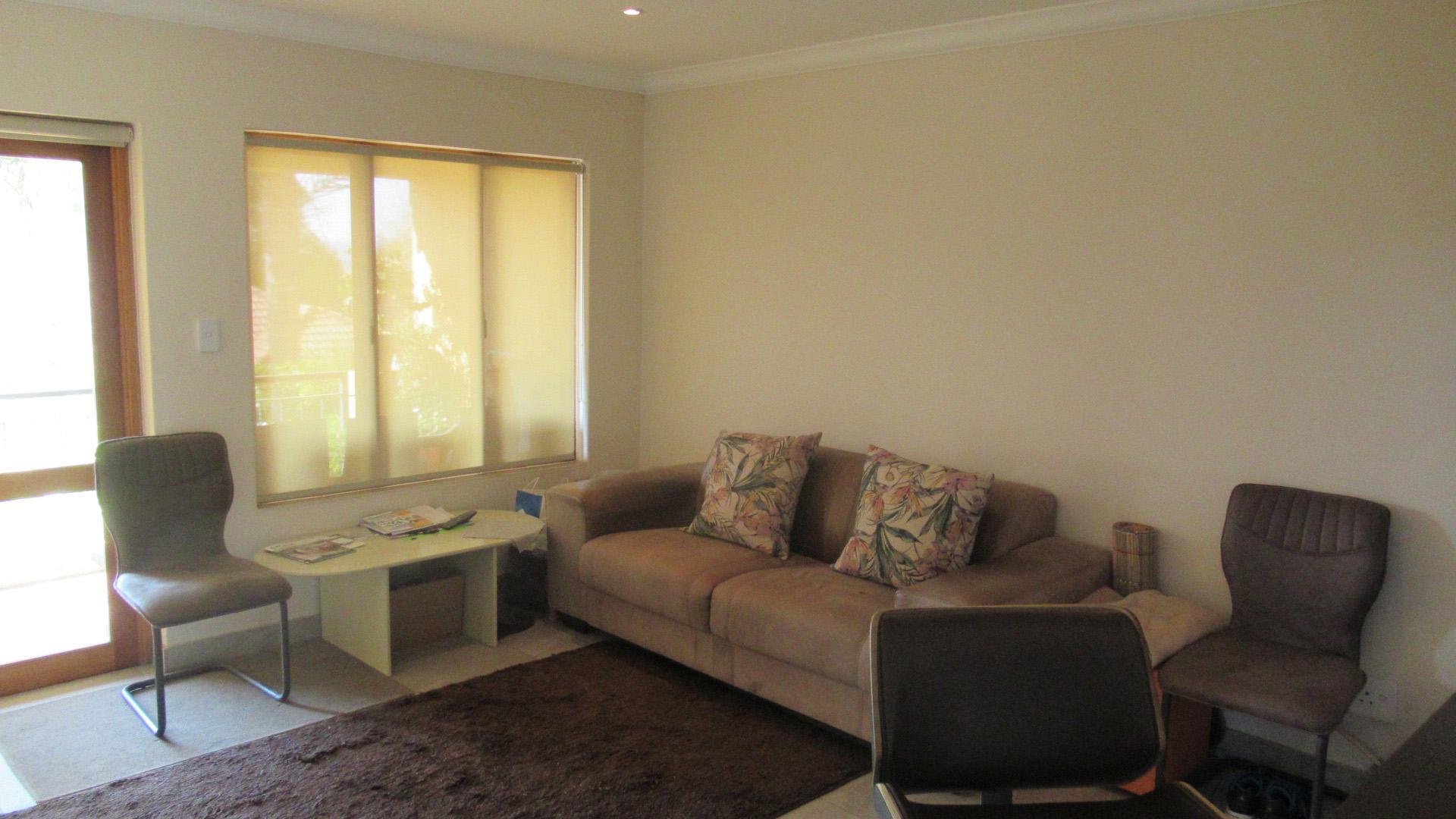 Lounges - 23 square meters of property in Lone Hill