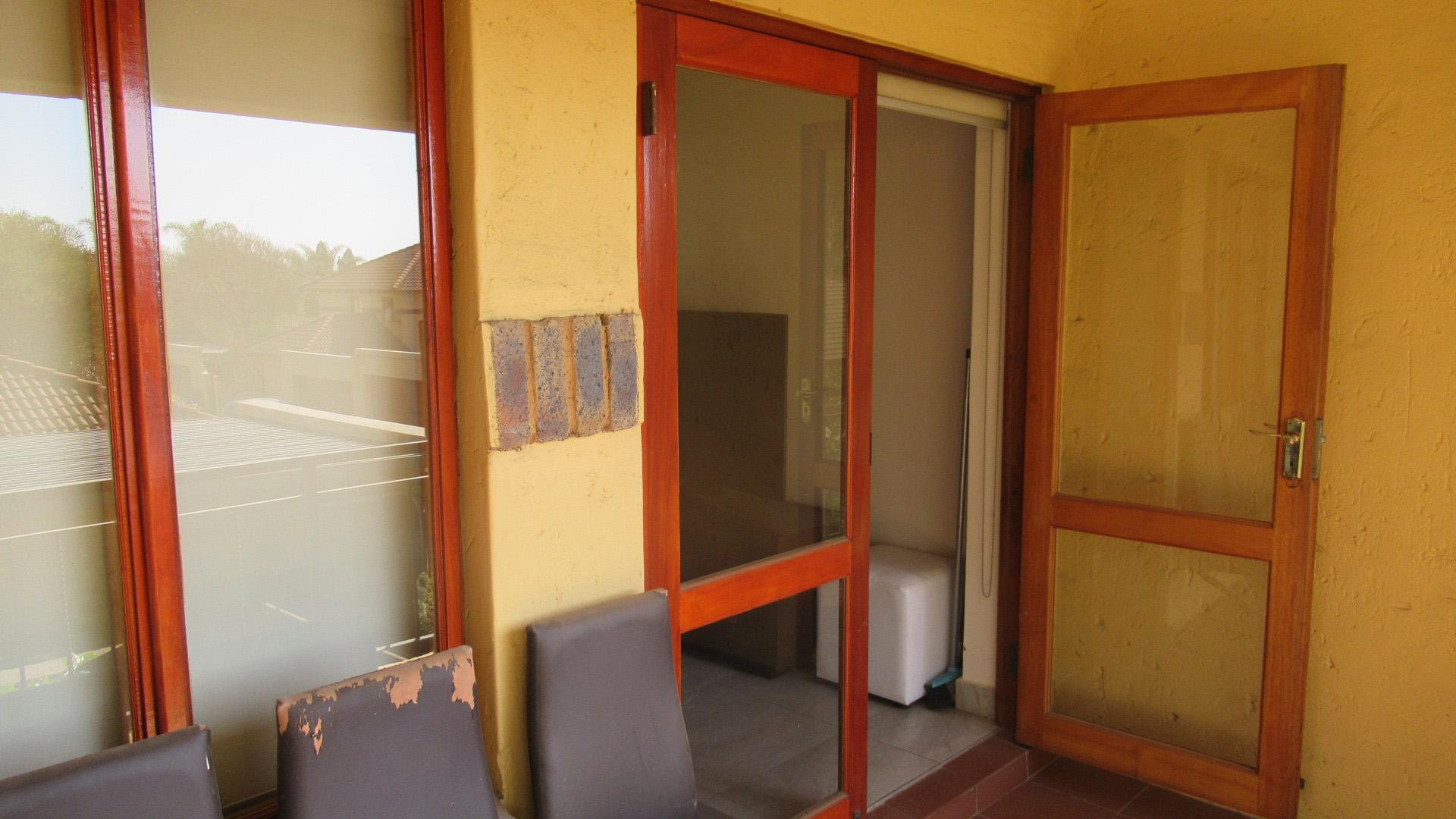 Balcony - 12 square meters of property in Lone Hill