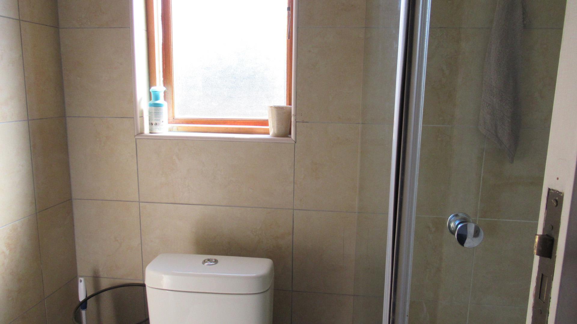 Main Bathroom - 8 square meters of property in Lone Hill