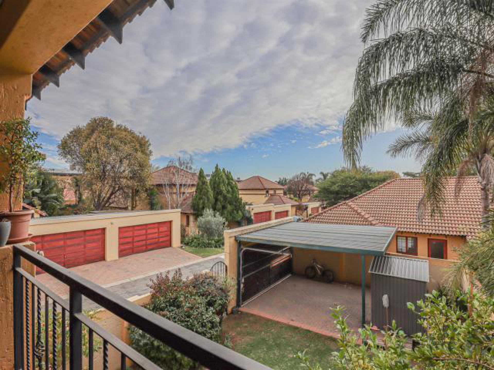 Balcony - 12 square meters of property in Lone Hill