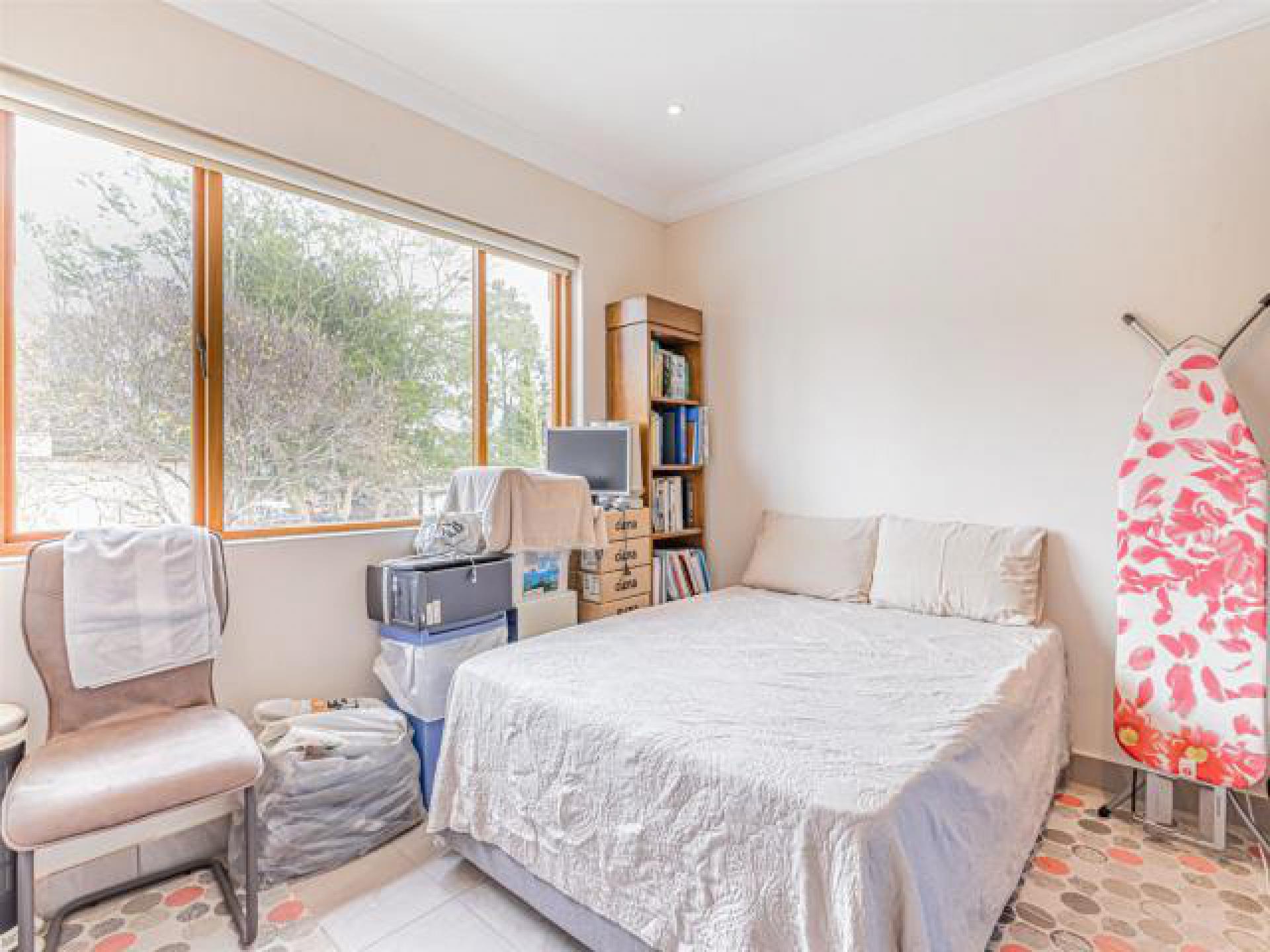 Bed Room 1 - 19 square meters of property in Lone Hill