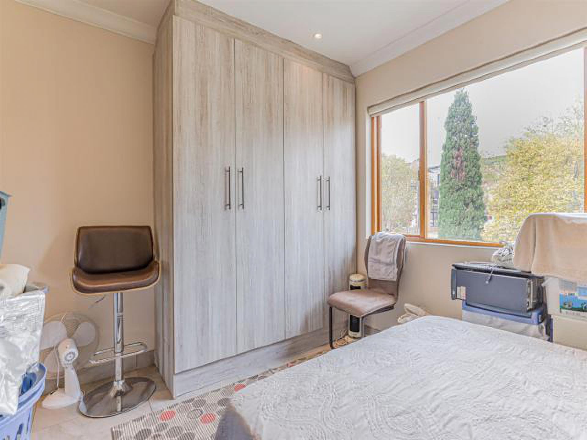 Bed Room 1 - 19 square meters of property in Lone Hill