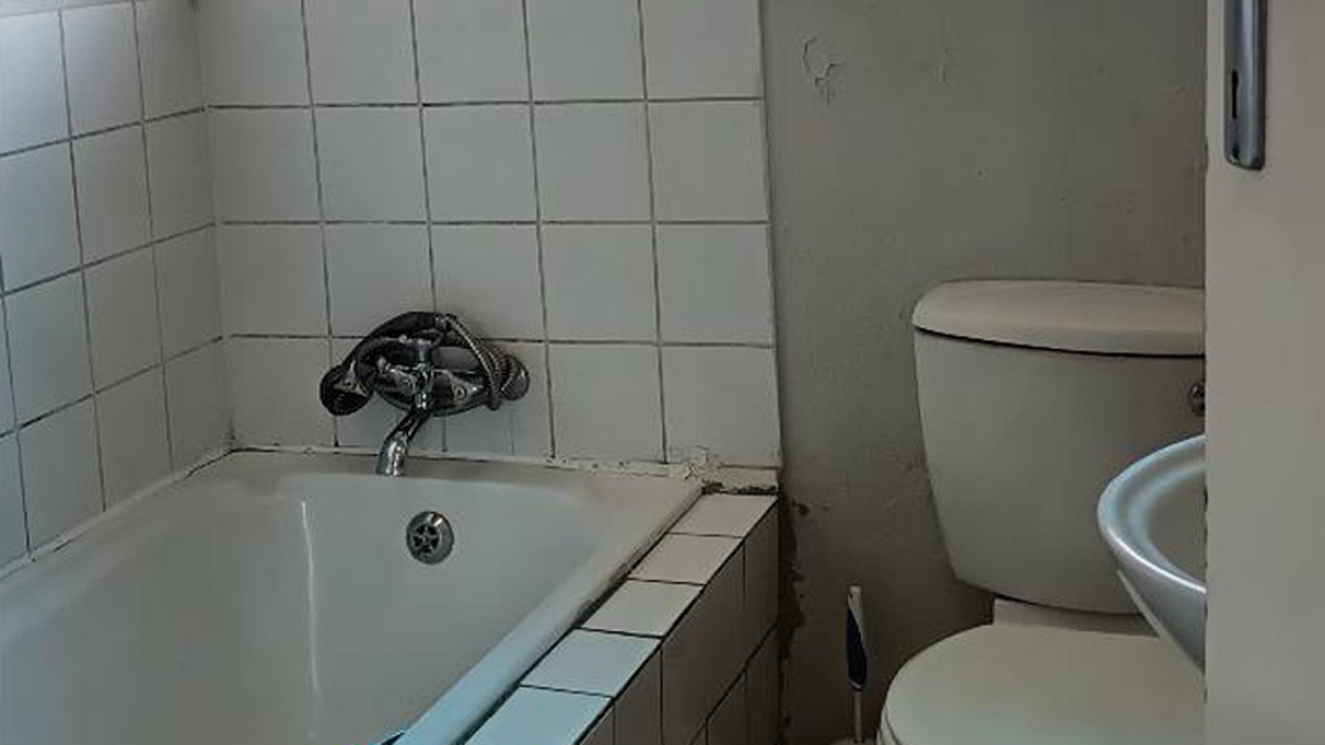 Bathroom 1 of property in Clayville