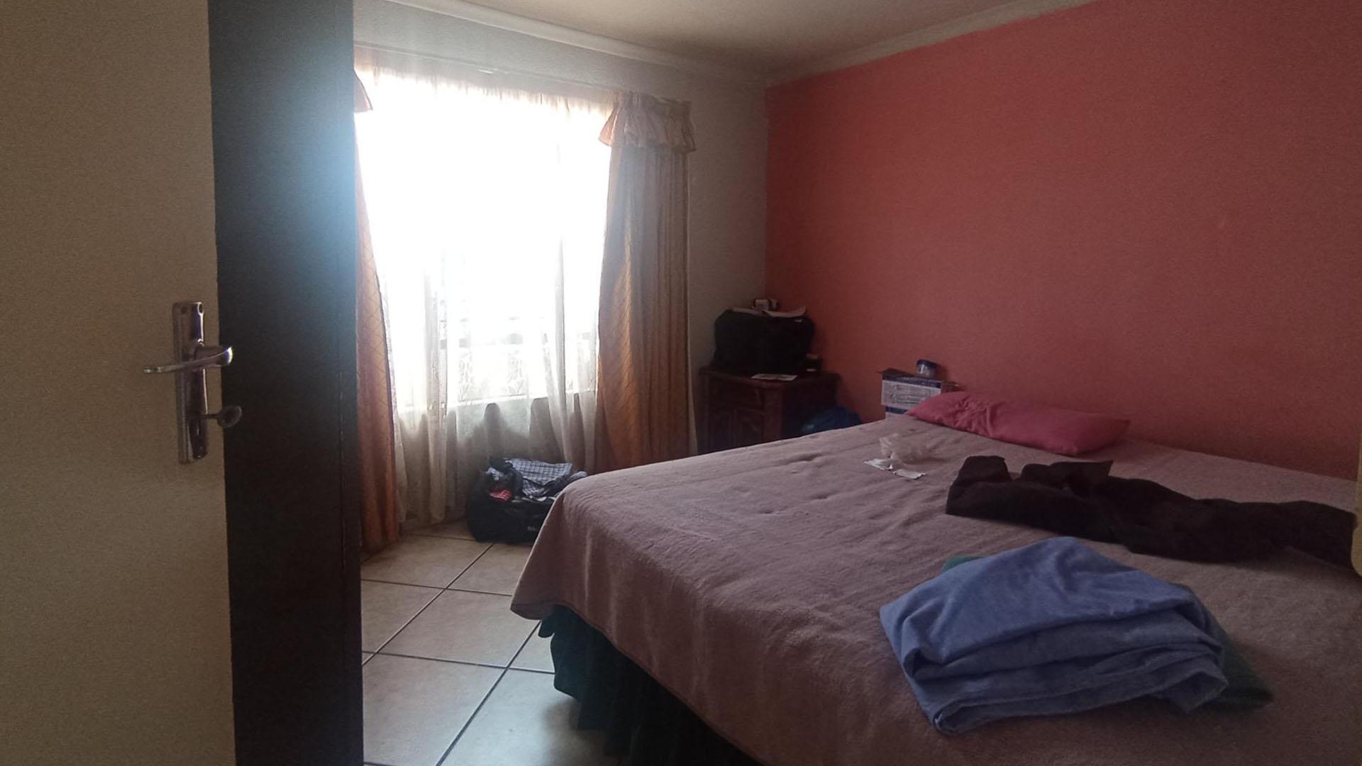 Bed Room 3 - 11 square meters of property in Clayville