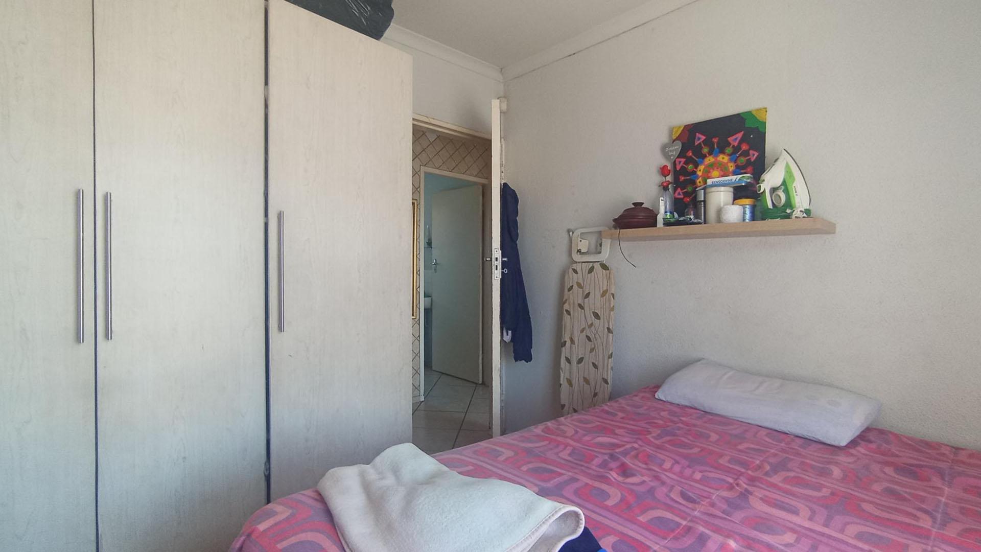 Bed Room 2 - 10 square meters of property in Clayville