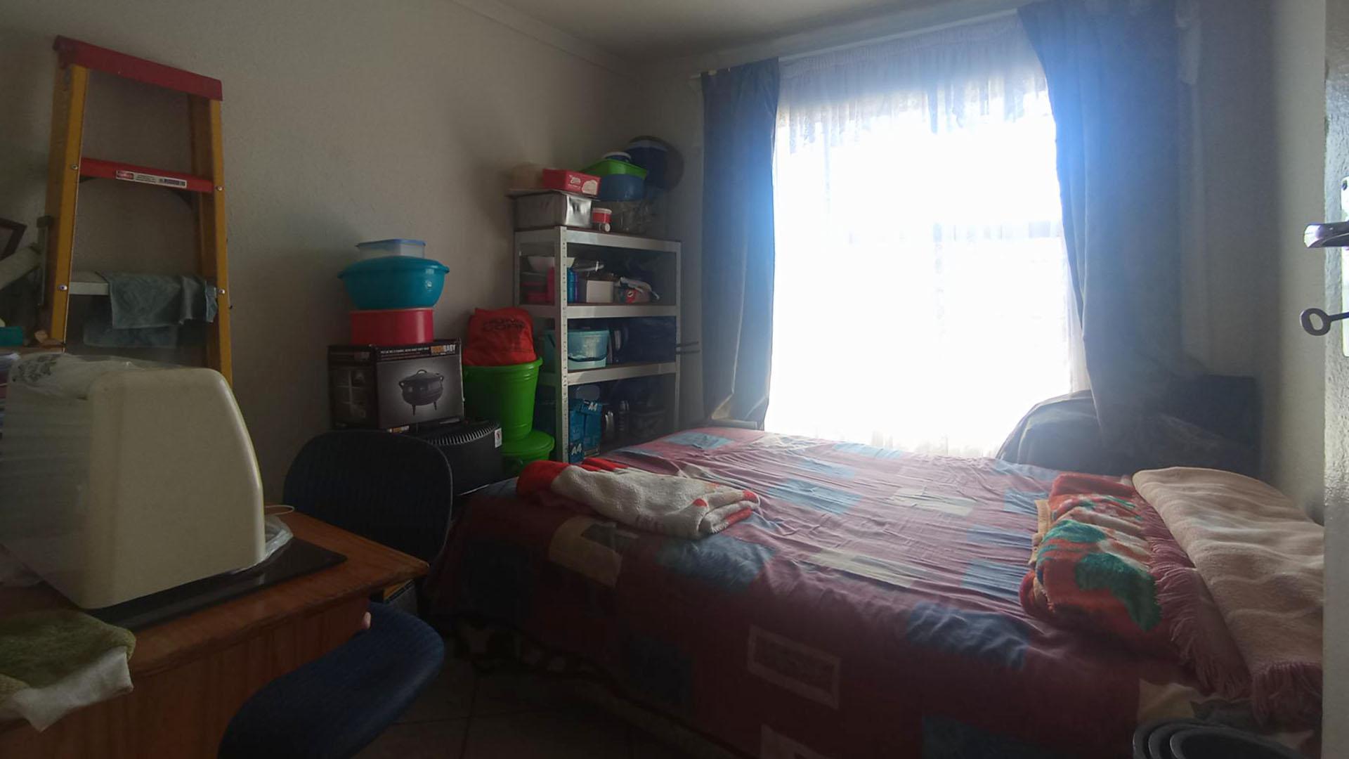 Bed Room 1 - 10 square meters of property in Clayville