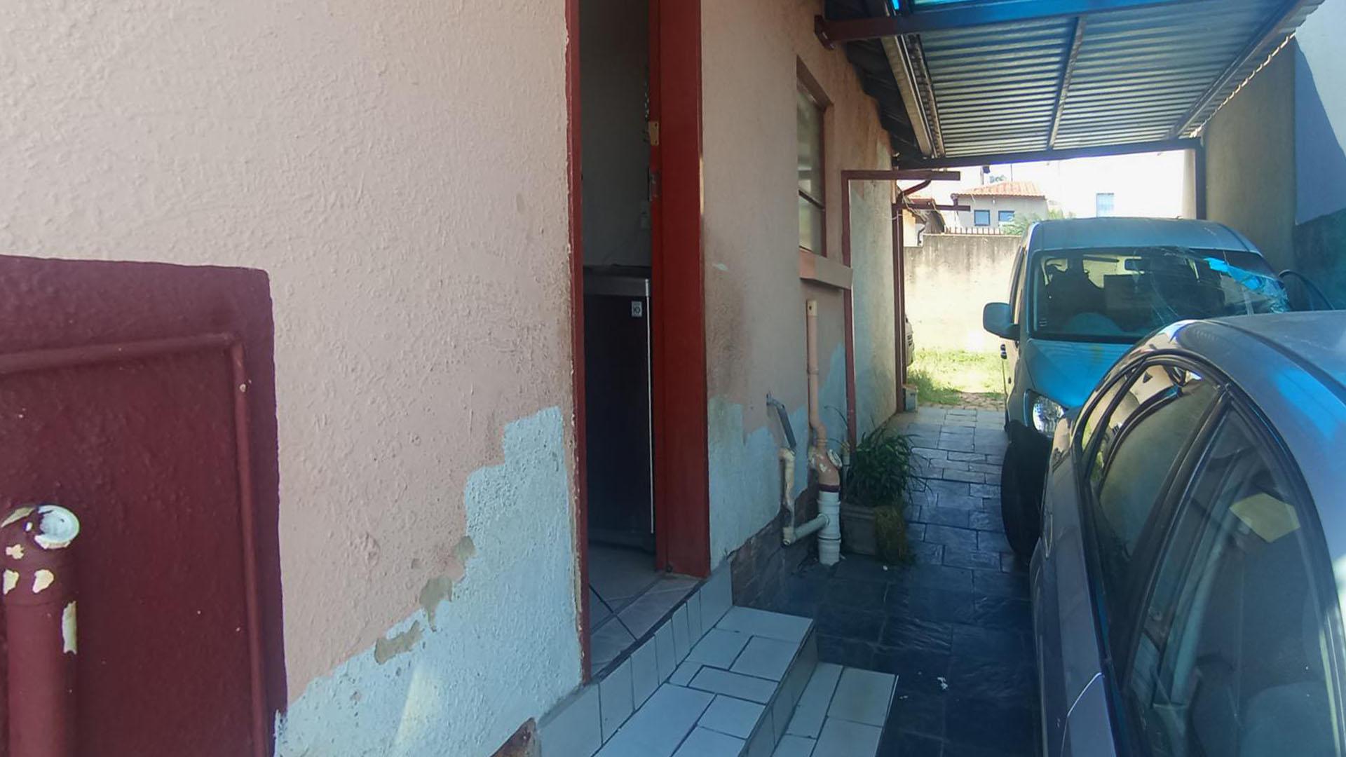 Front View of property in Clayville