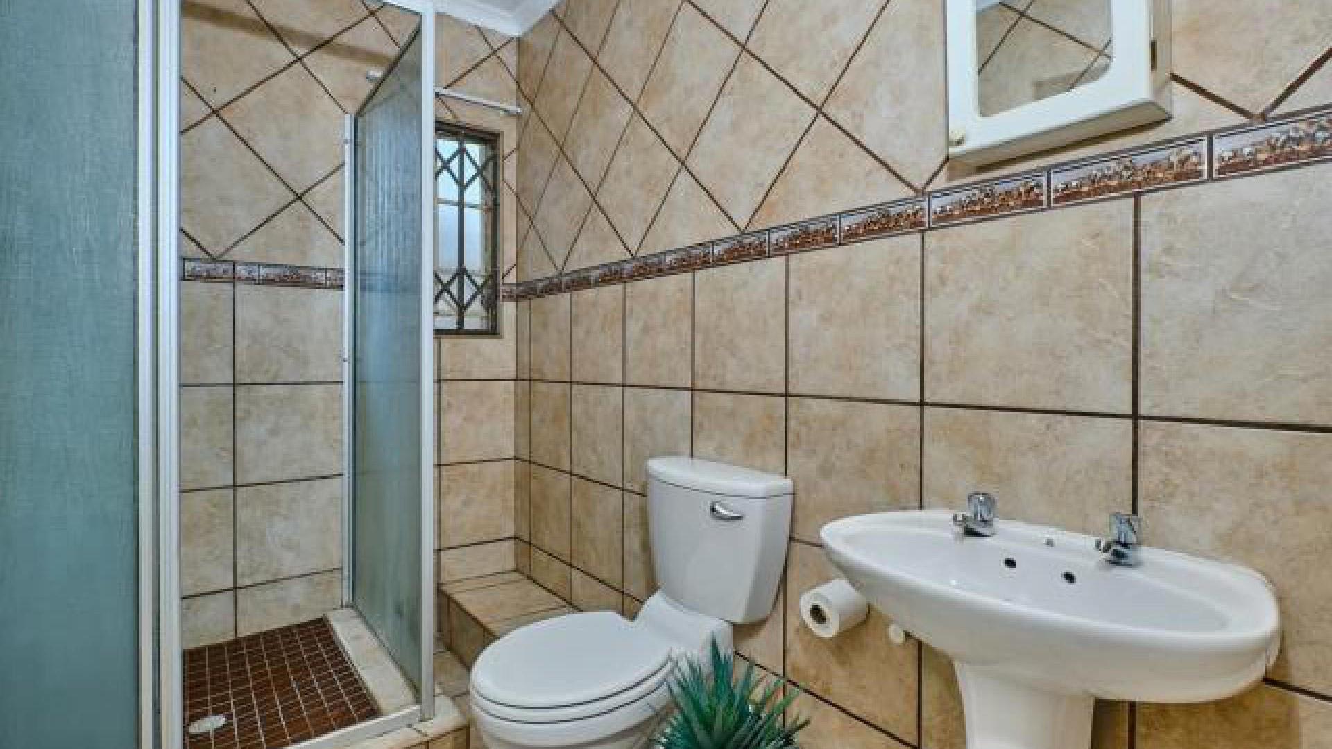 Bathroom 1 of property in Roodepoort