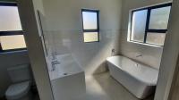 Main Bathroom - 14 square meters of property in Kosmos