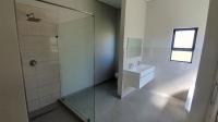 Main Bathroom - 14 square meters of property in Kosmos