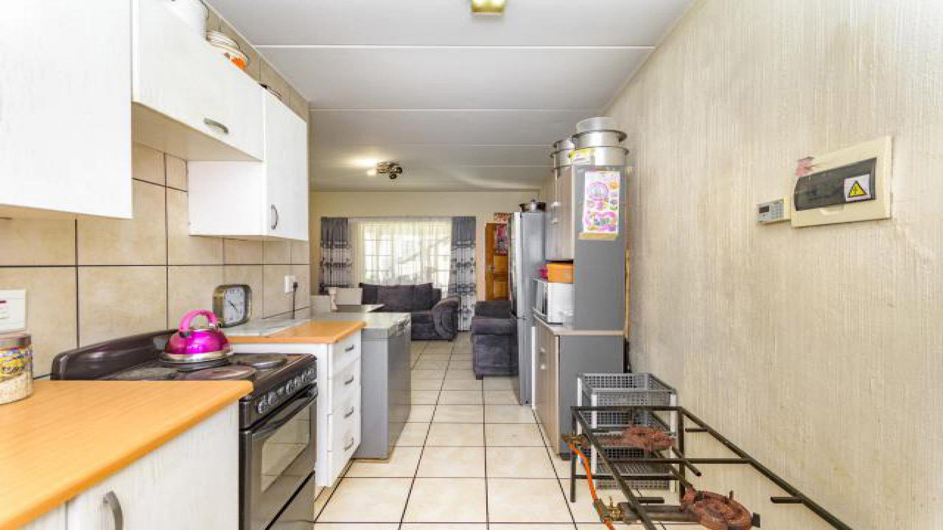 Kitchen - 9 square meters of property in Comet
