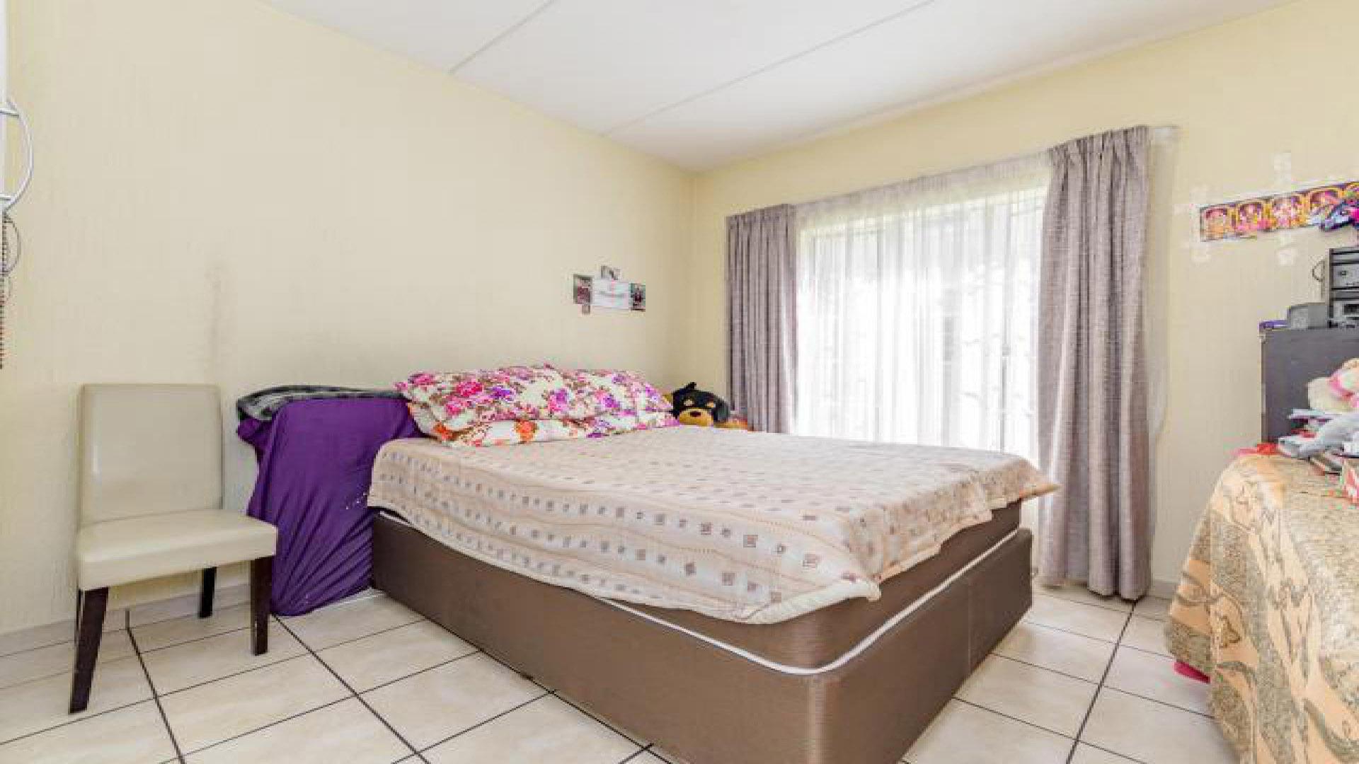 Bed Room 1 - 10 square meters of property in Comet