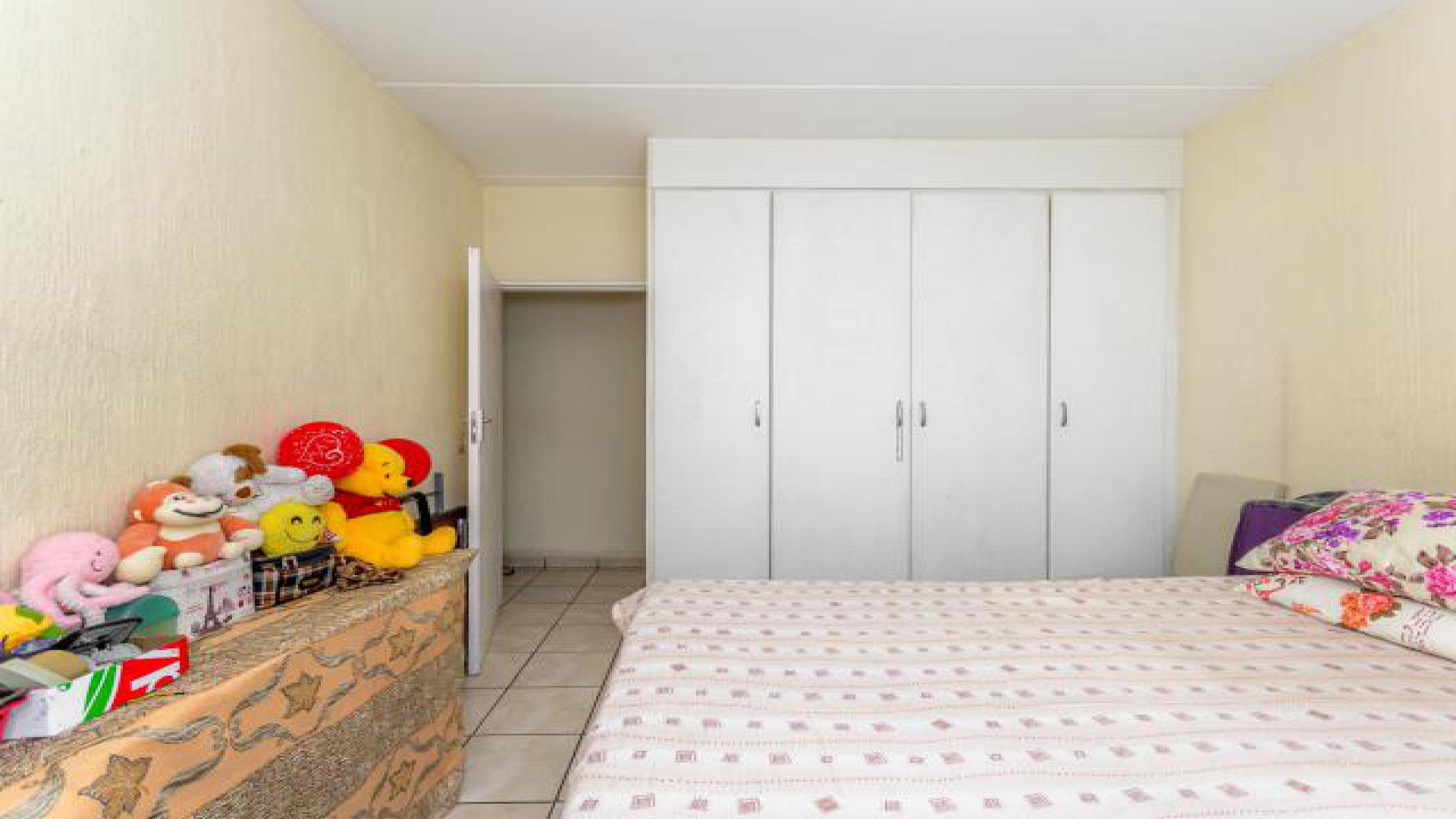 Bed Room 1 - 10 square meters of property in Comet