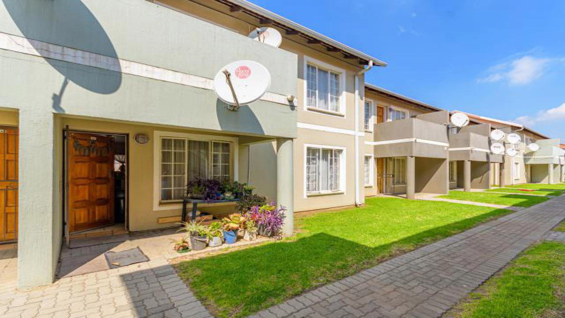 Front View of property in Comet