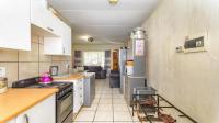 Kitchen - 9 square meters of property in Comet