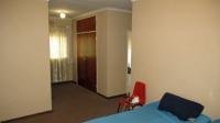 Main Bedroom - 27 square meters of property in Roodepoort West