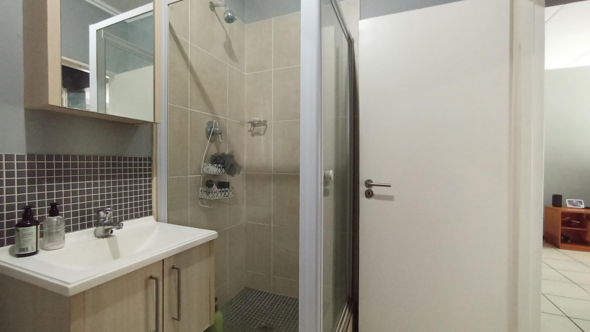 Bathroom 1 - 5 square meters of property in Beverley