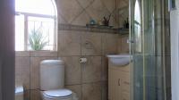 Main Bathroom - 7 square meters of property in Freeway Park
