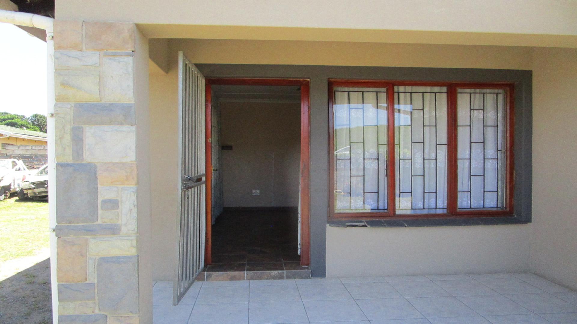 Front View of property in Highridge