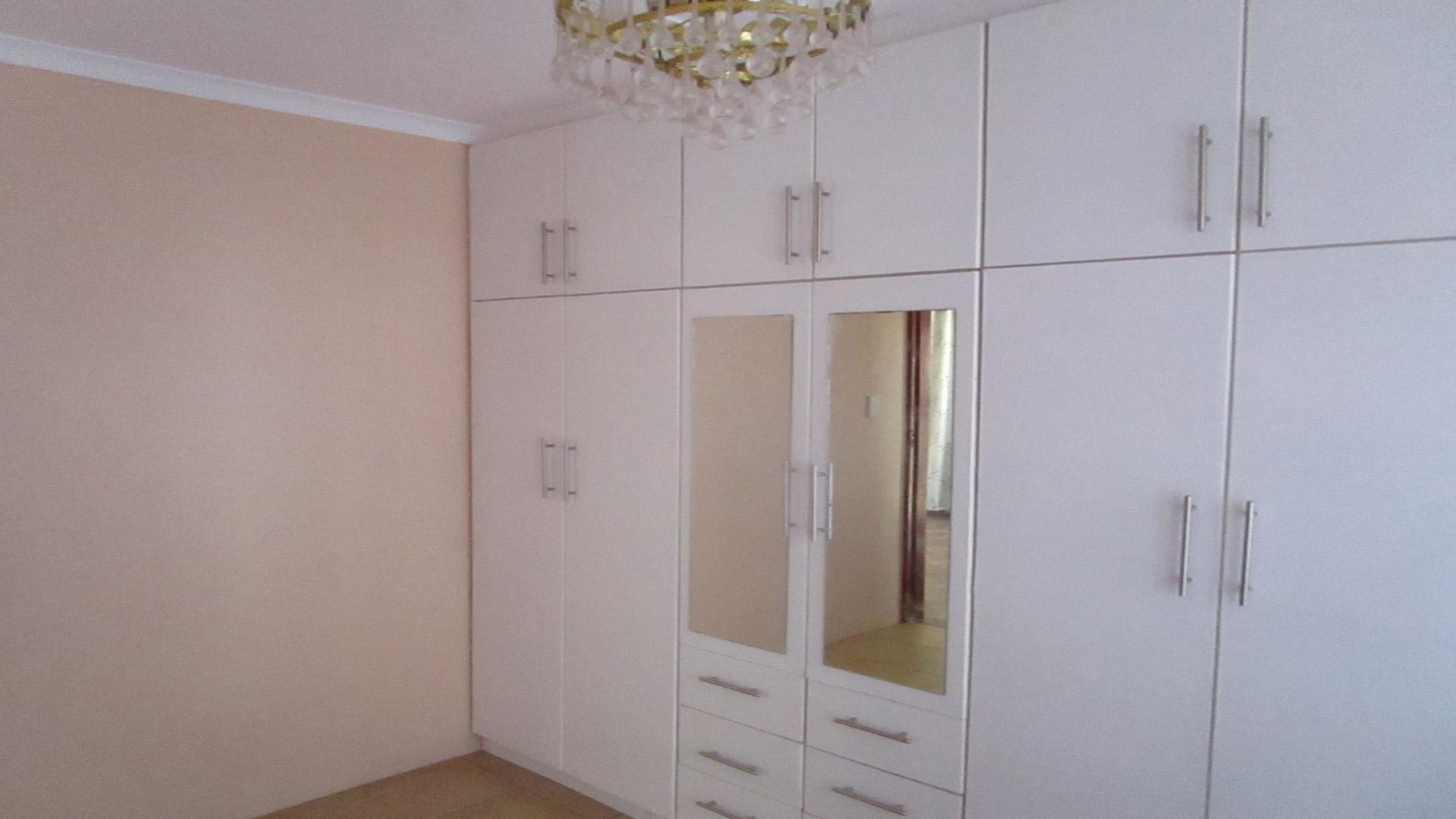 Main Bedroom - 12 square meters of property in Highridge