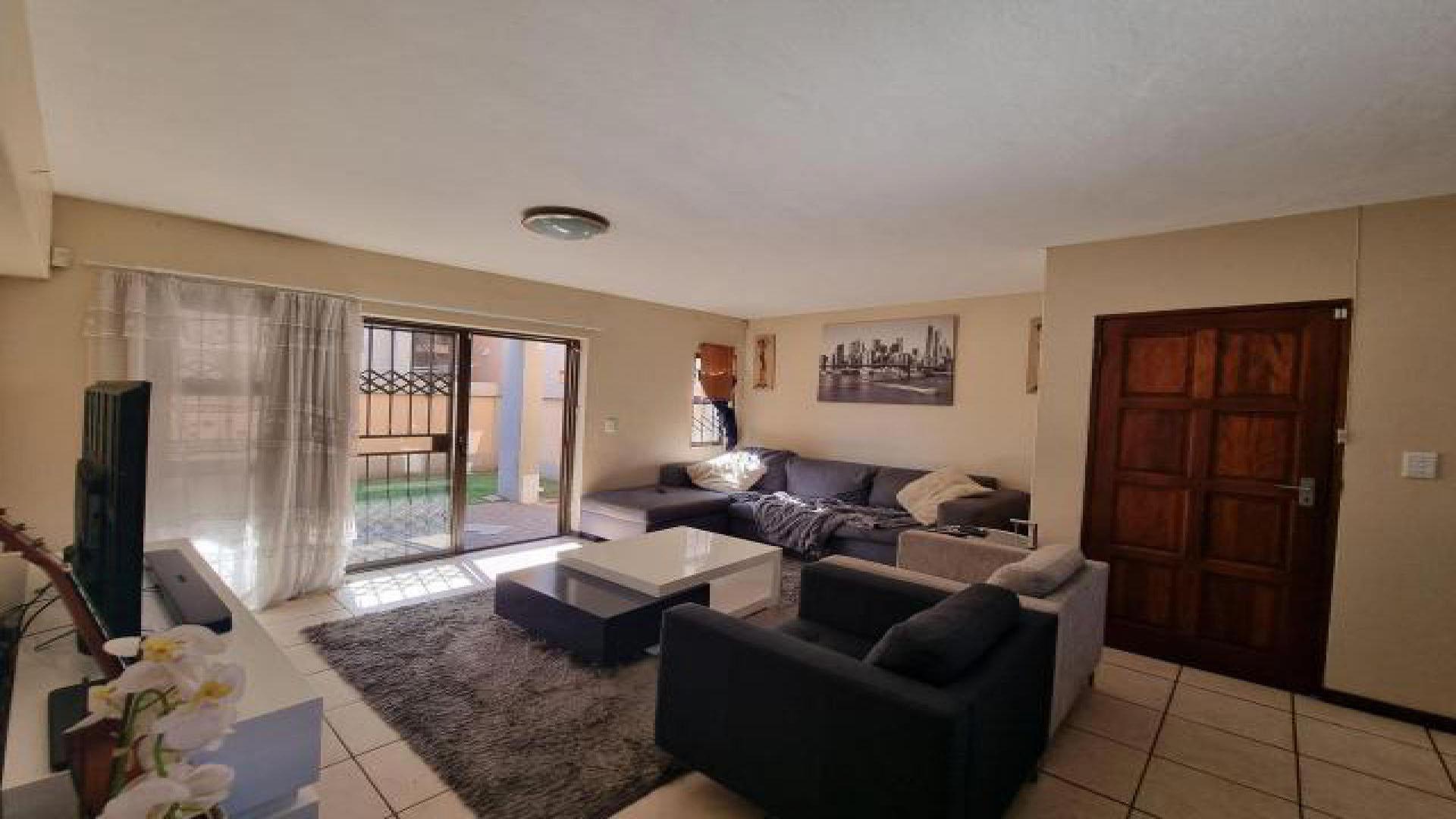 Lounges of property in Reyno Ridge