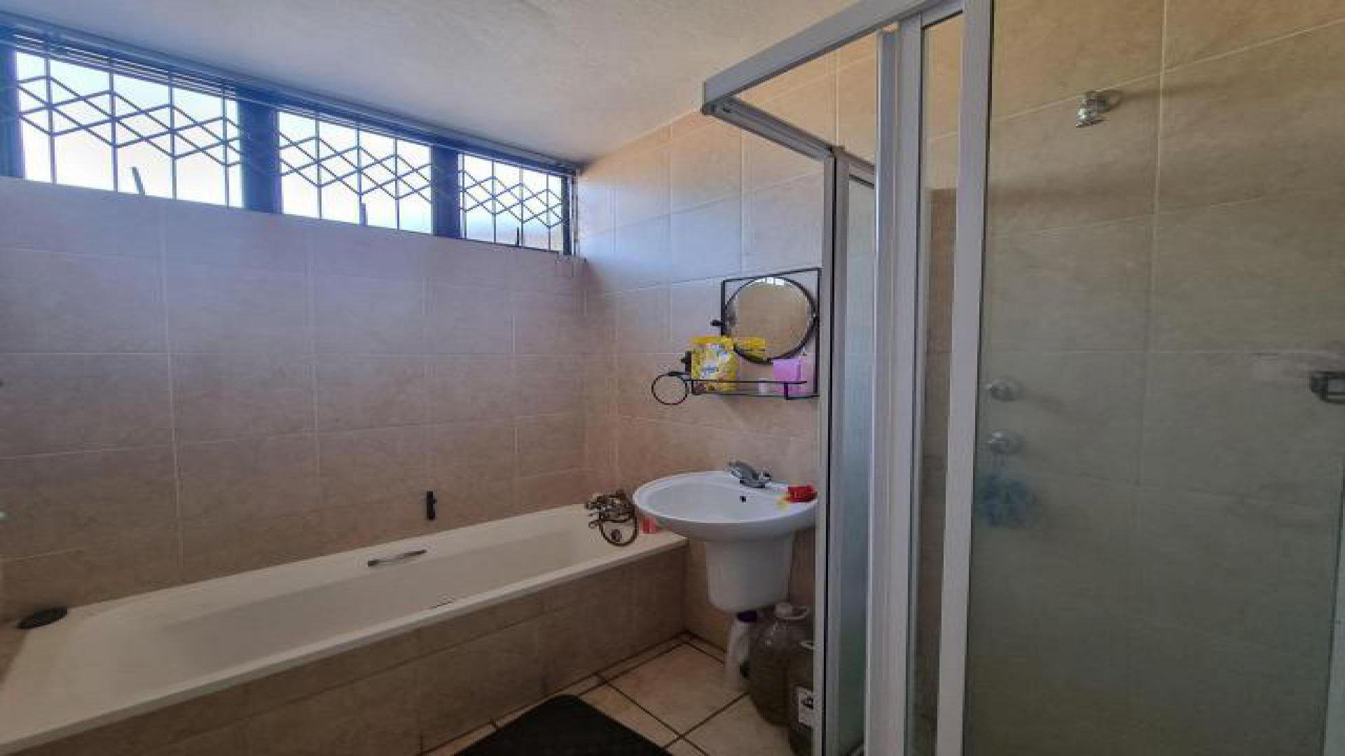 Bathroom 1 of property in Reyno Ridge