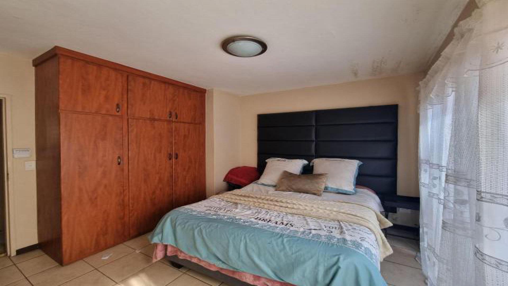 Bed Room 1 of property in Reyno Ridge