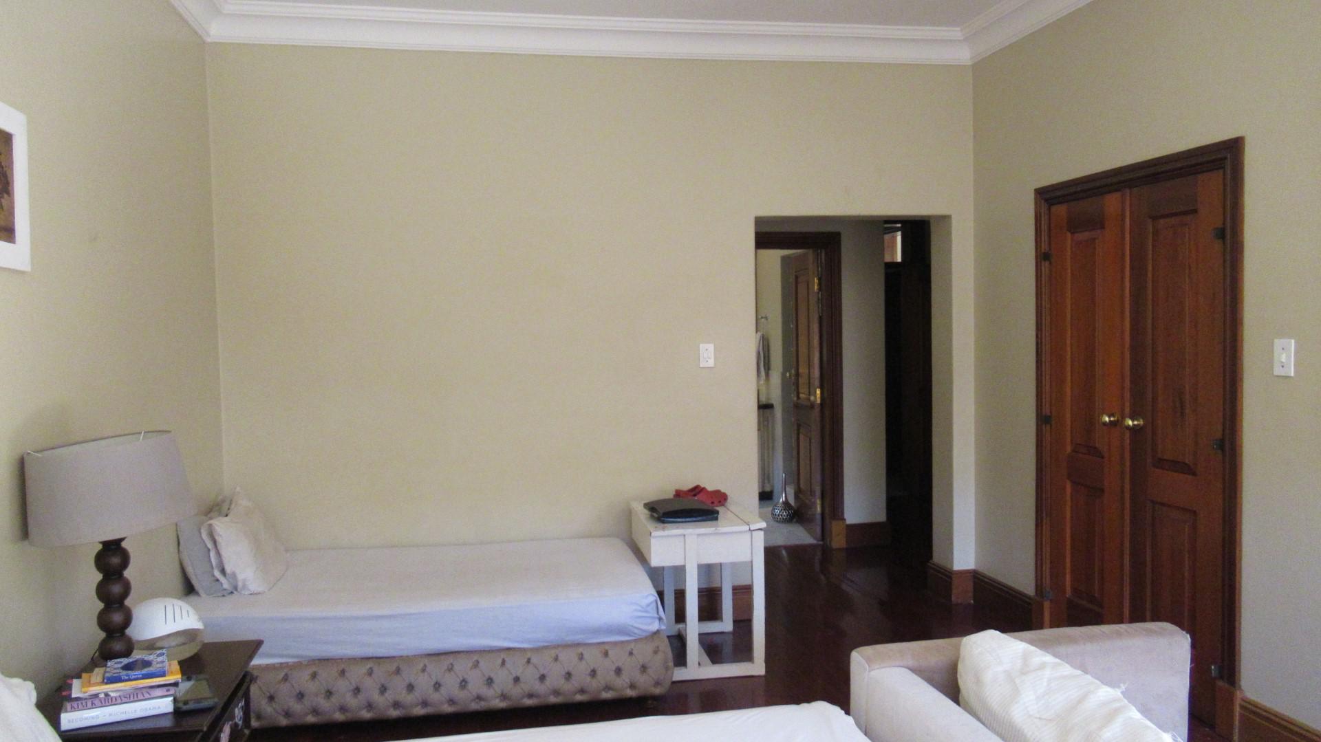 Main Bedroom - 34 square meters of property in The Gardens