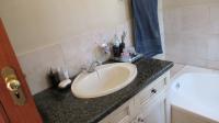 Bathroom 3+ - 7 square meters of property in The Gardens