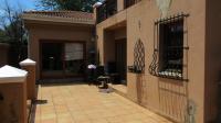 Patio - 90 square meters of property in The Gardens