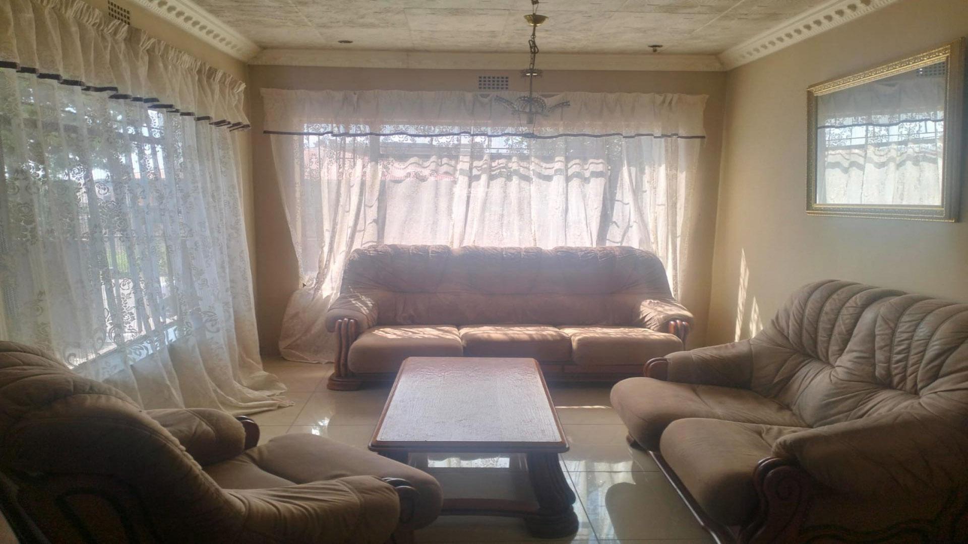 Lounges of property in Newclare