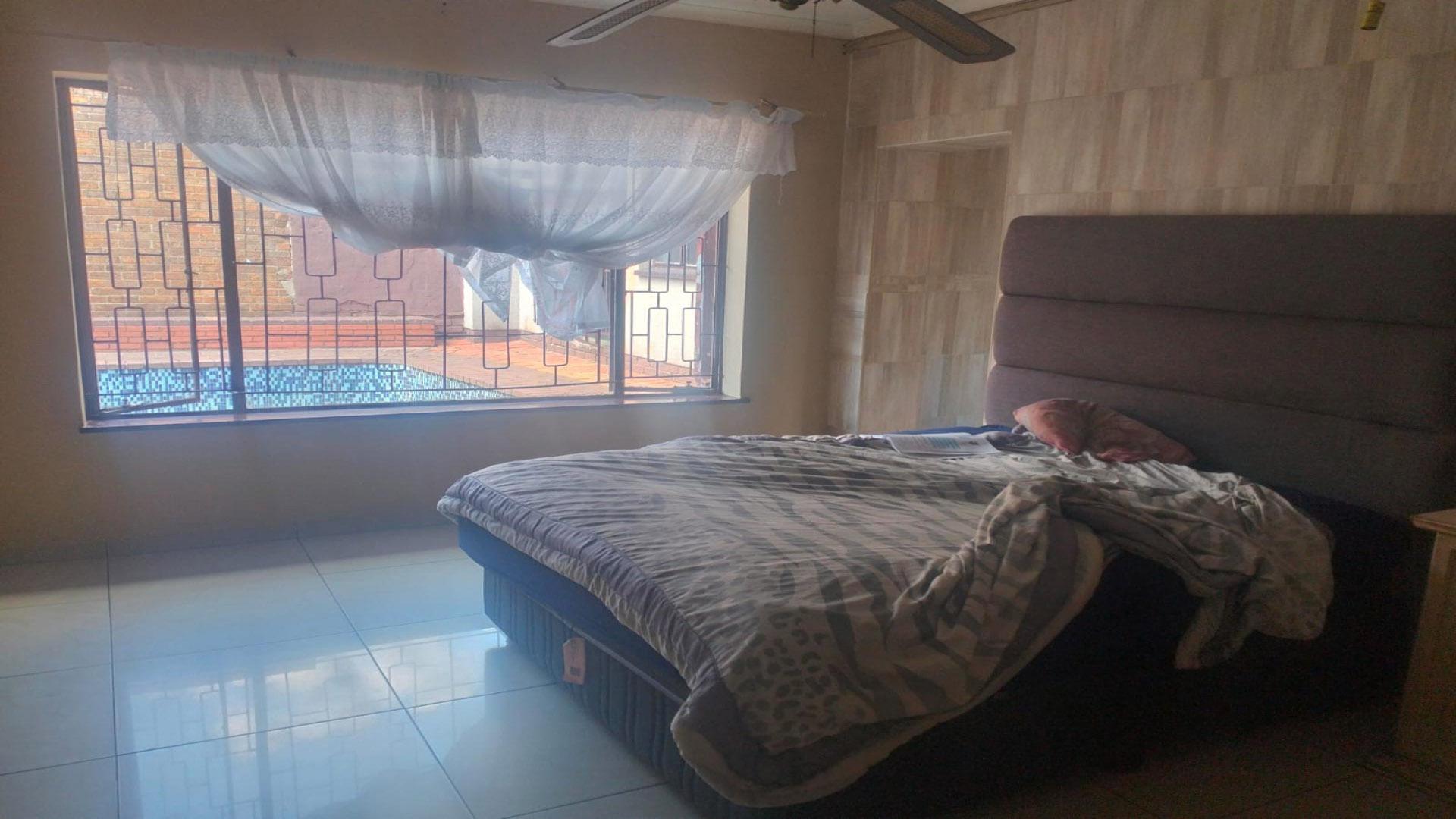 Bed Room 3 of property in Newclare