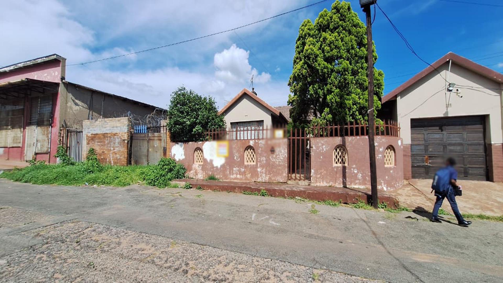 Front View of property in Newclare