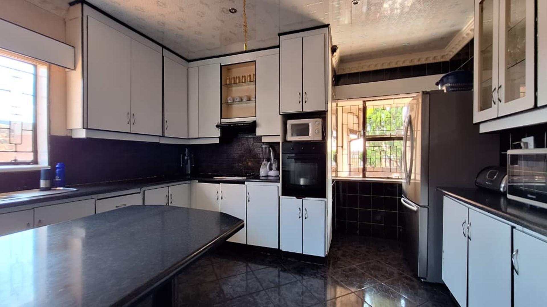 Kitchen - 22 square meters of property in Newclare