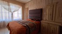 Main Bedroom - 21 square meters of property in Newclare