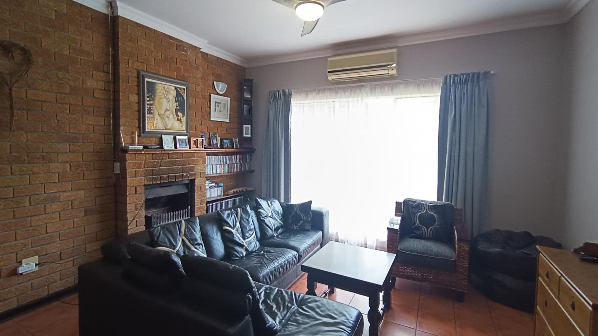 Lounges of property in Newcastle