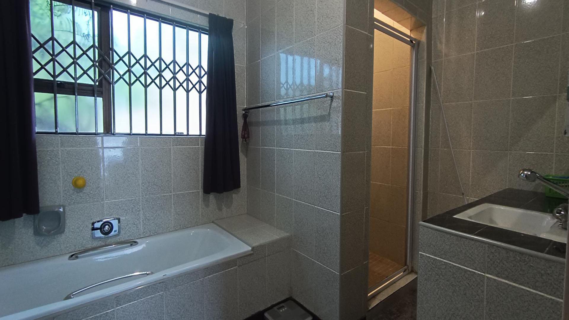 Bathroom 2 of property in Newcastle