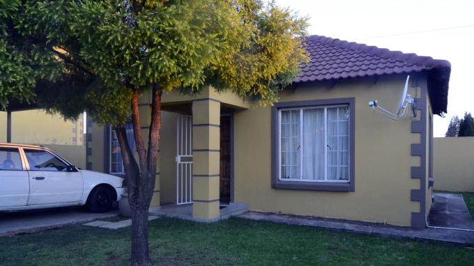 2 Bedroom Freehold Residence for Sale For Sale in Roodekop - Private Sale - MR495282