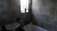 Bathroom 1 of property in Roodekop