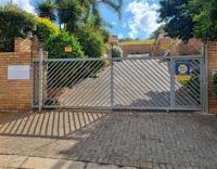 Front View of property in Safarituine