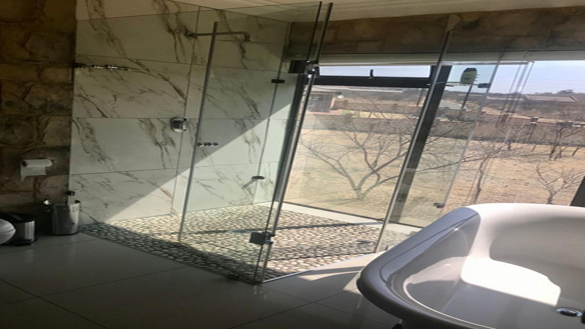 Main Bathroom - 12 square meters of property in Vaal Oewer