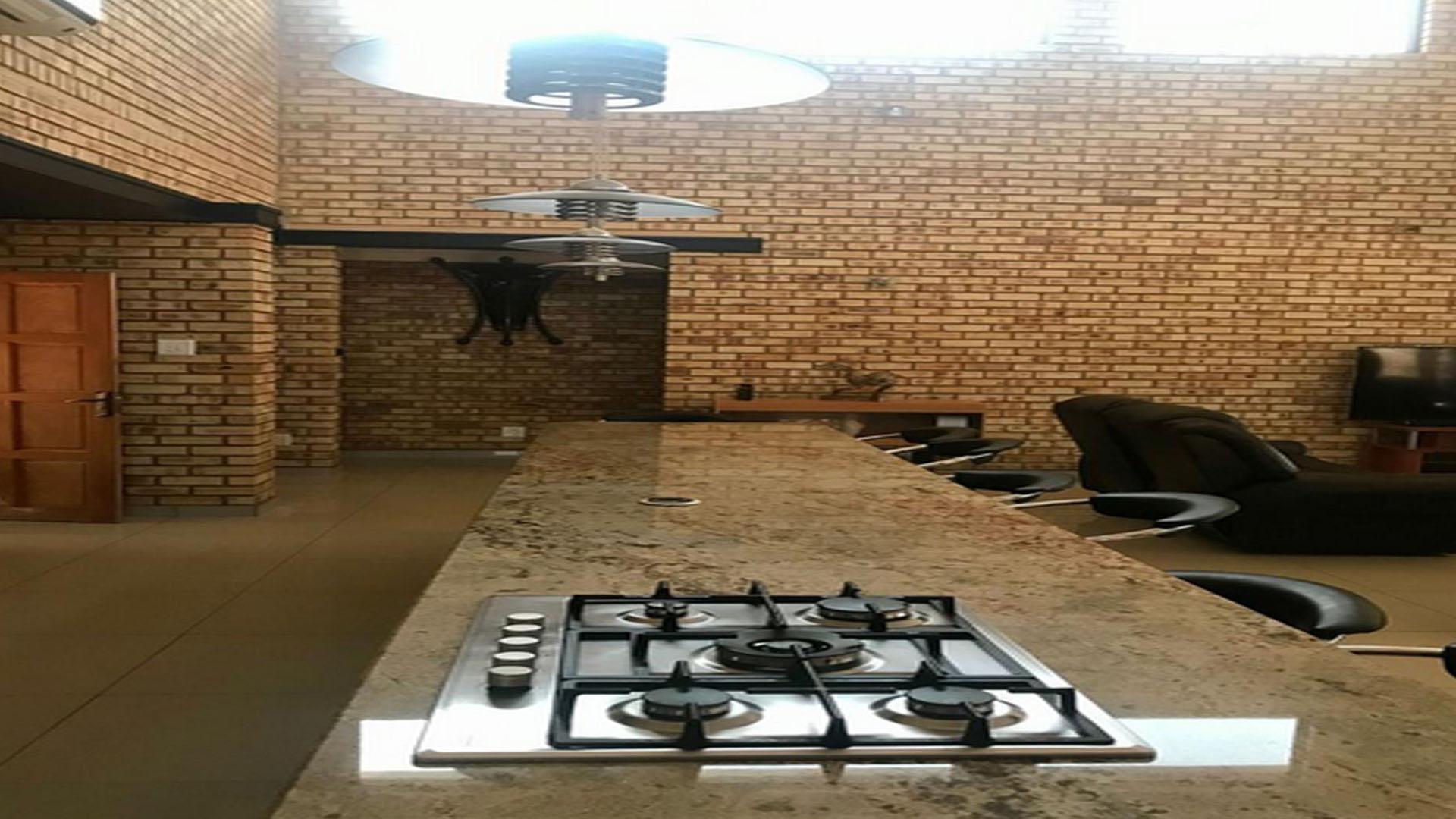 Kitchen - 26 square meters of property in Vaal Oewer